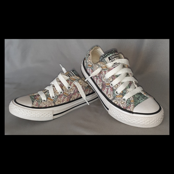 sugar skull chuck taylors